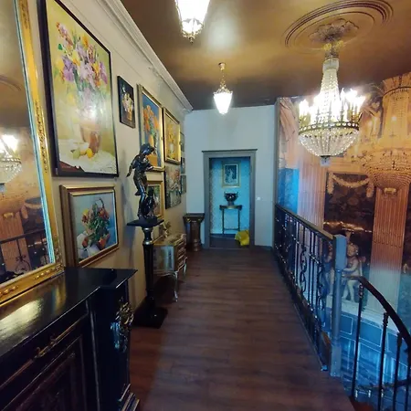 Le Palazzo Yes *